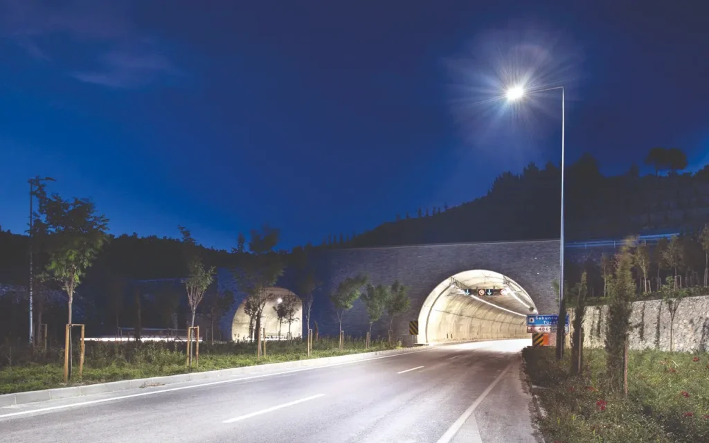 İzmir – Manisa Yolu Sabuncubeli Tünelleri Yapım İşi İzmir – Manisa Yolu Sabuncubeli Tünelleri Yapım İşi